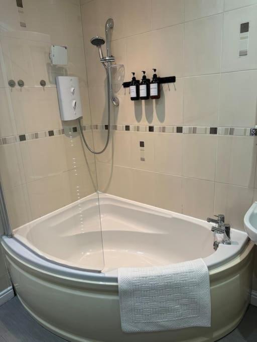 St. Leger House Дом отдыха *